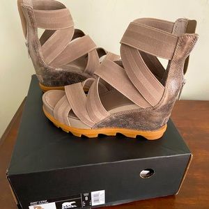 Sorel Joanie II size 8.